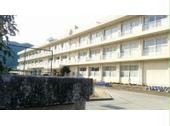 小学校　八幡浜市立宮内小学校（小学校）まで720m