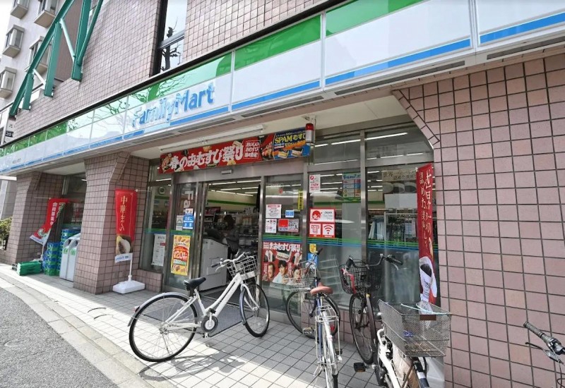 コンビニ　ファミリーマート 神田佐久間町店（コンビニ）まで106m