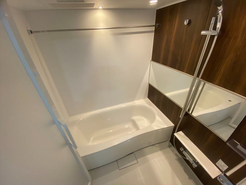 バス・シャワールーム　浴室乾燥機付きバスルーム
