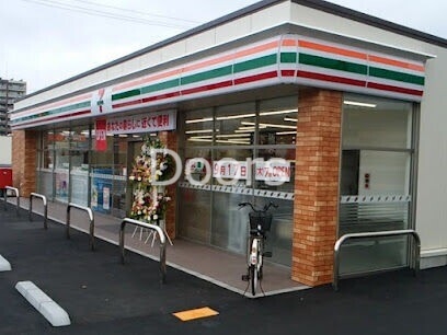 コンビニ　セブンイレブン岡山原尾島1丁目店（コンビニ）まで297m