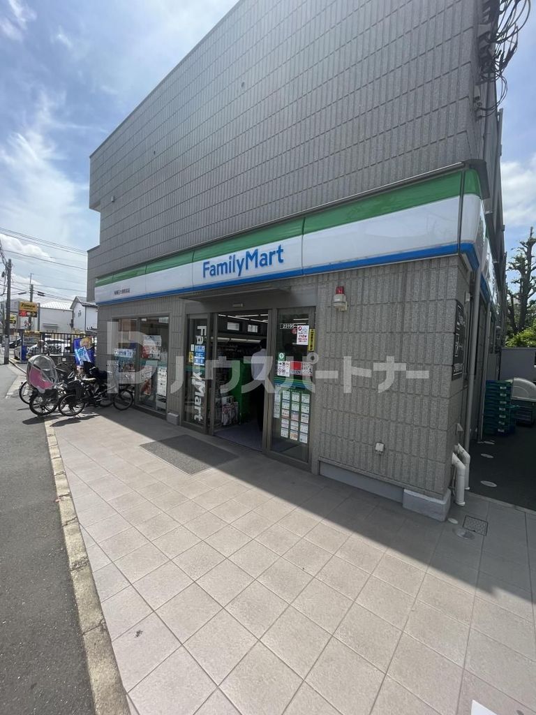 コンビニ　ファミリーマート板橋日大病院前店（コンビニ）まで40m