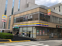 コンビニ　ミニストップ 信濃町駅北口店（コンビニ）まで752m