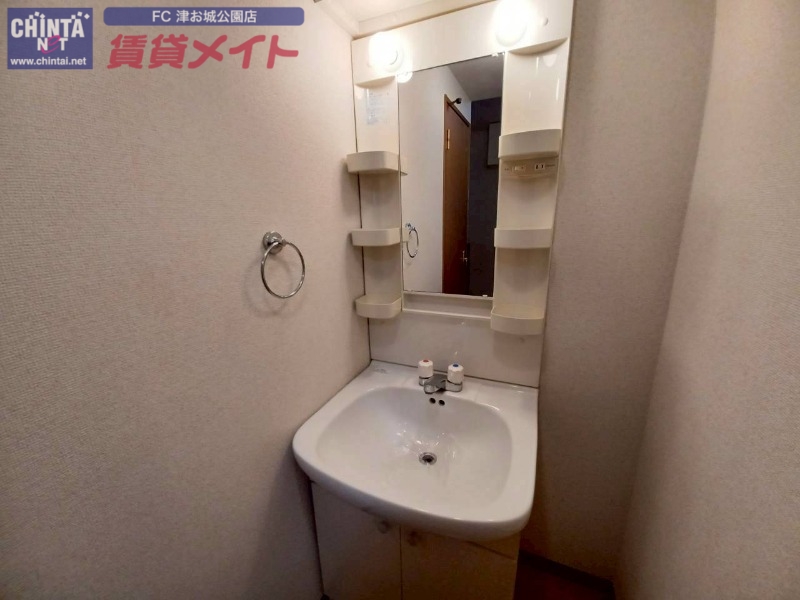 洗面設備　別部屋参考写真です