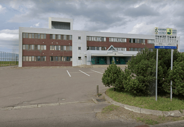 中学校　余市町立旭中学校（中学校）まで1020m