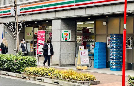 コンビニ　セブンイレブン 築地駅前店（コンビニ）まで372m