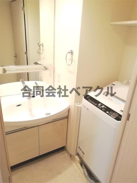 洗面設備　ゆったりとスペースのある洗面所
