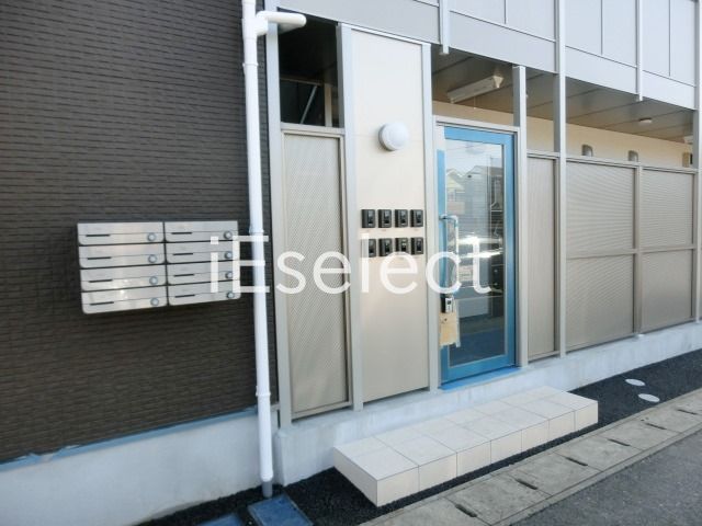 セキュリティ　オートロック付きのエントランス。