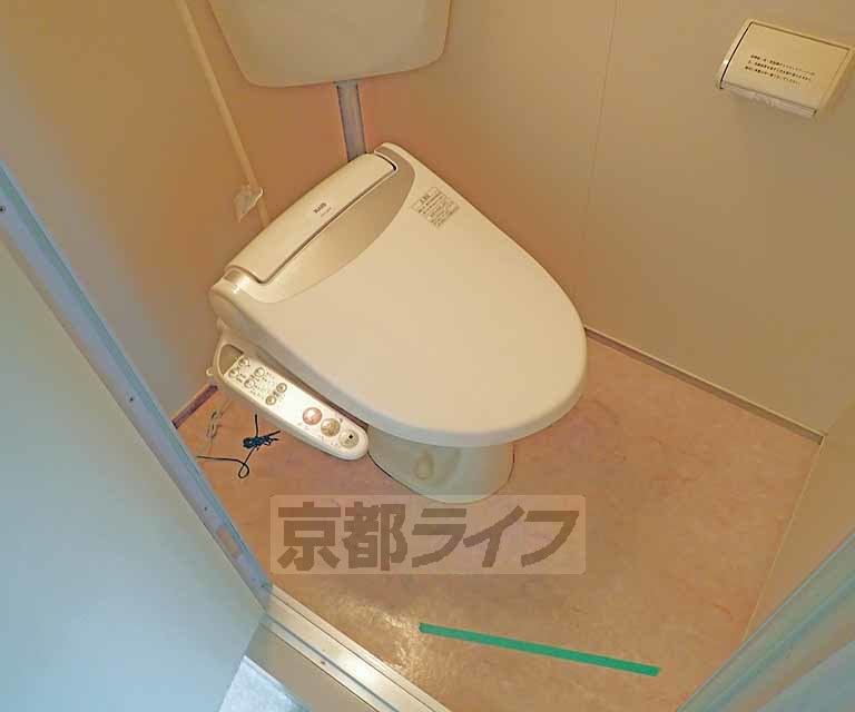 トイレ　ウォシュレット付です。