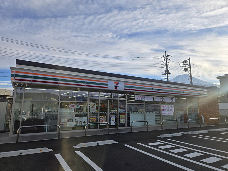 コンビニ　セブンイレブン富士吉田新西原店（コンビニ）まで485m