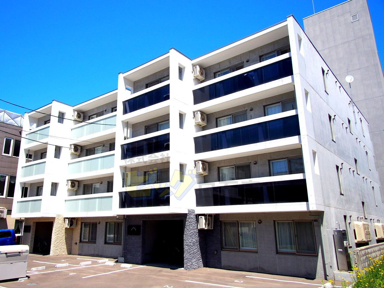 建物外観　インターネットが無料で使いたい放題のマンションです♪