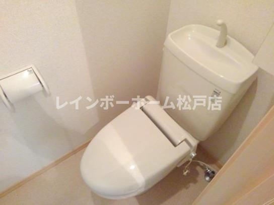 トイレ　清潔感のあるトイレです