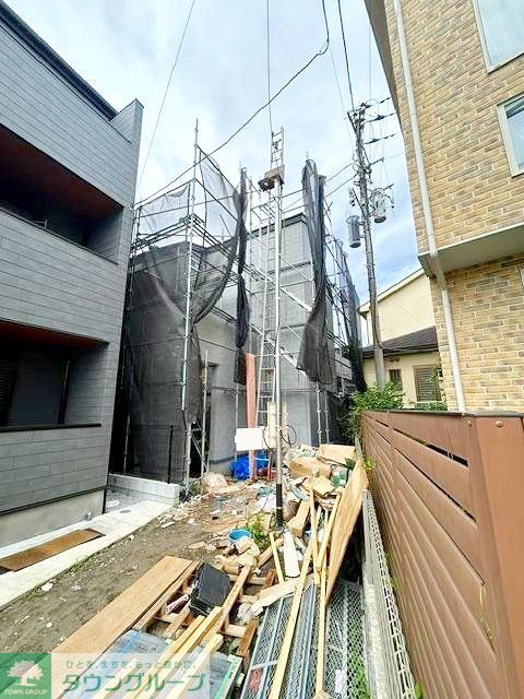 玄関　駐車場