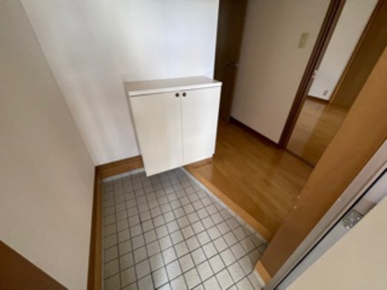 玄関　※別号室の写真です。