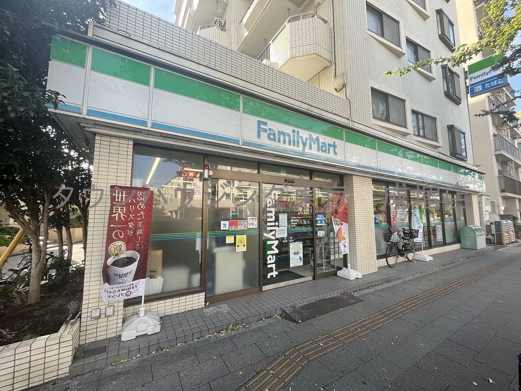 コンビニ　ファミリーマート練馬北町店（コンビニ）まで50m