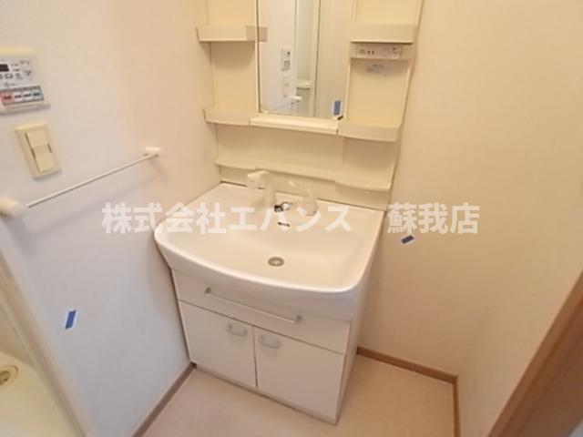 洗面設備　使いやすい独立洗面台です