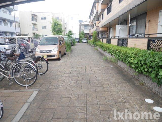 駐車場　駐車場があるので、車を買う予定の方も安心です
