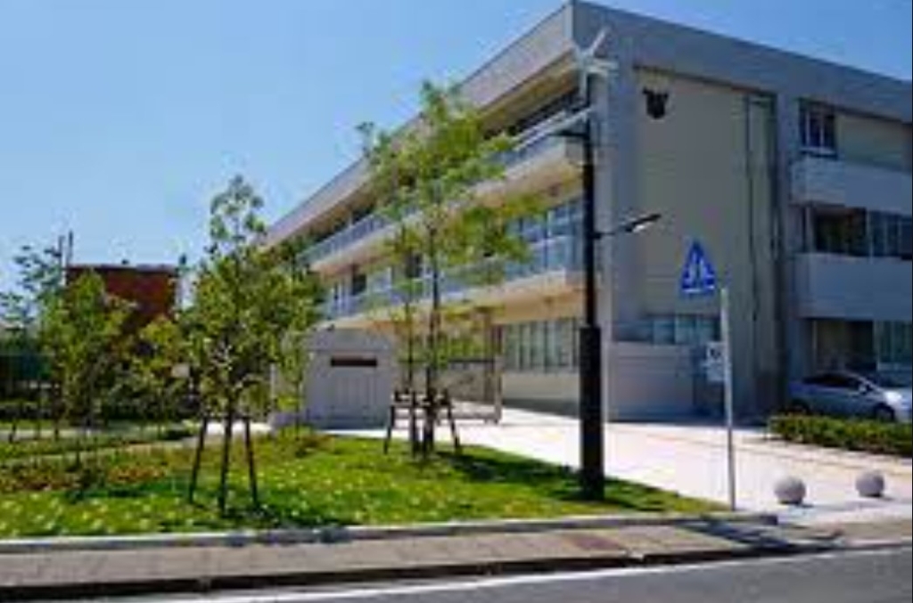 中学校　浜松市立北部中学校（中学校）まで661m