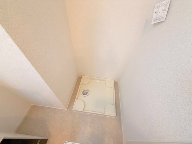 その他設備　嬉しい室内洗濯機置場。これで洗濯機も長持ちしますね。