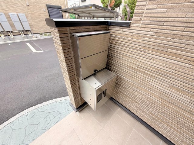 ロビー　ロビーにある各部屋毎のメールボックス。