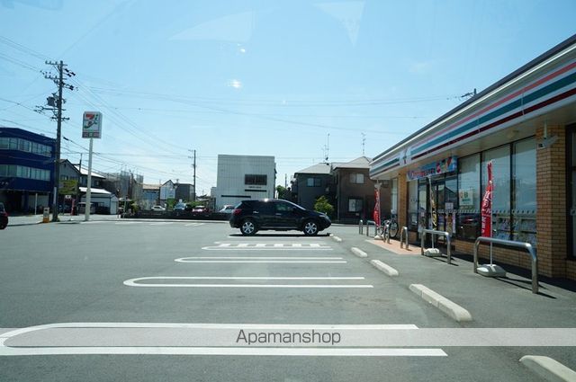 コンビニ　セブンイレブン（コンビニ）まで502m