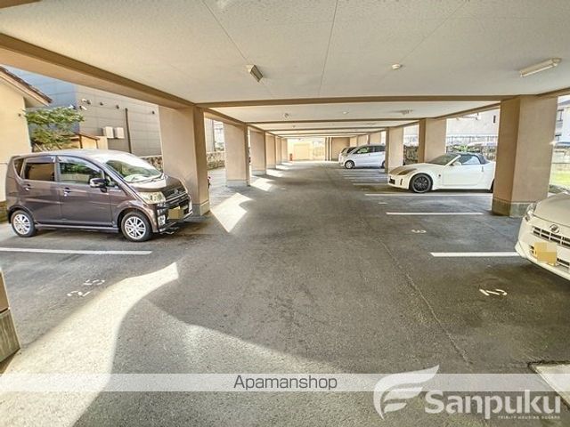 駐車場　駐車場