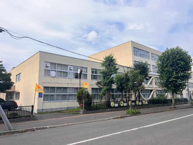 小学校　札幌市立幌北小学校（小学校）まで294m
