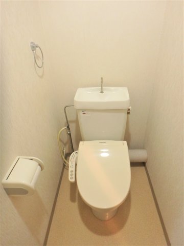 トイレ　温水洗浄便座付です！