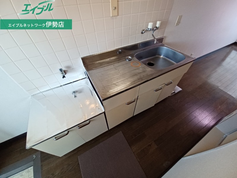 キッチン　同物件別部屋の写真