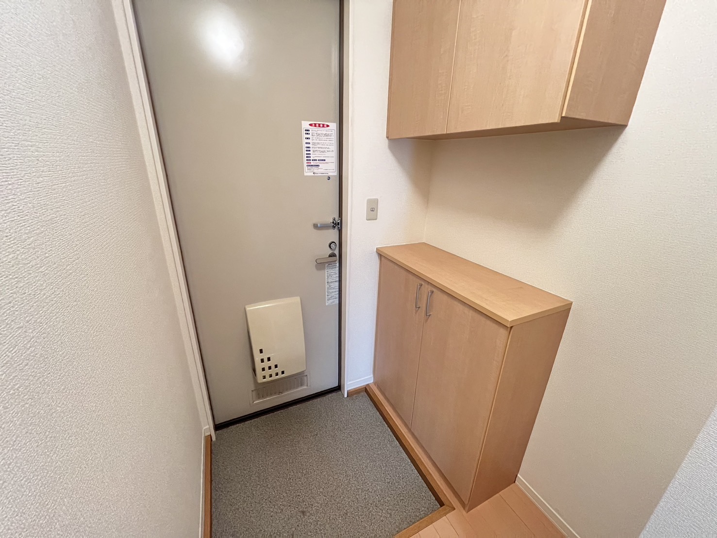 玄関　B棟201号室の写真です。