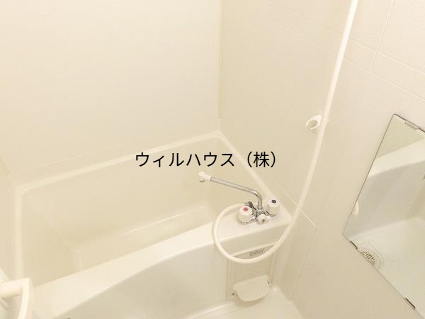 バス・シャワールーム　キレイにリフォームされています！