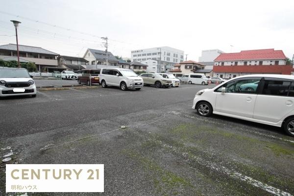 駐車場　敷地内に駐車場ございます！