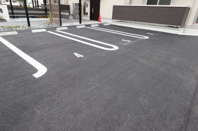 駐車場　駐車スペースもあります☆
