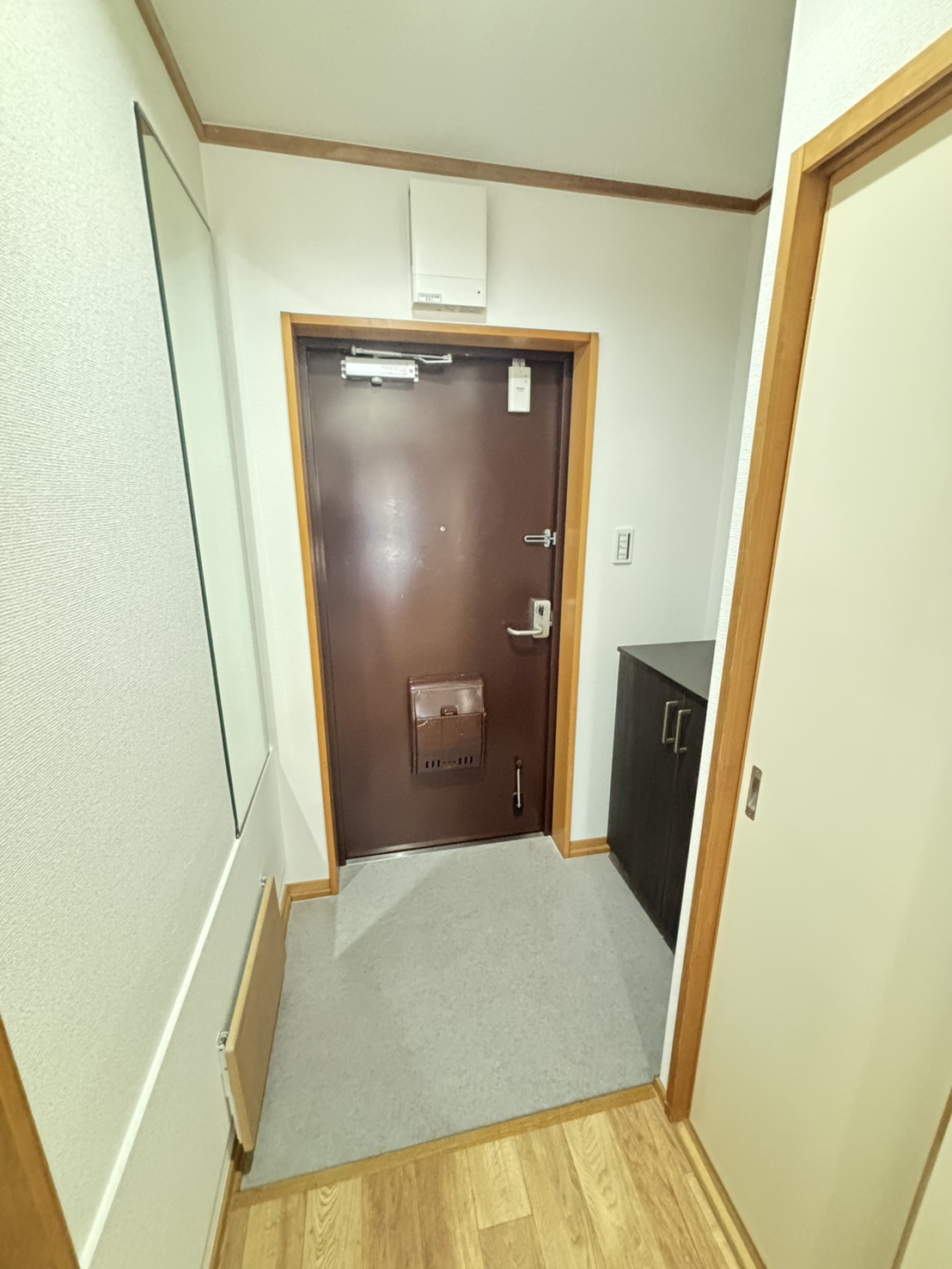 県住 南多聞台第6住宅3号棟の玄関写真