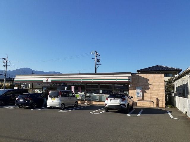 コンビニ　セブンイレブン　伊那上新田店（コンビニ）まで1050m