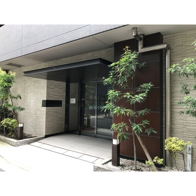 エントランス　落ち着いたエントランスです