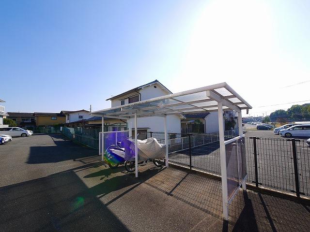 その他共有部分　屋根付きの駐輪場です
