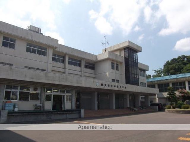 小学校　中郷小学校（小学校）まで750m