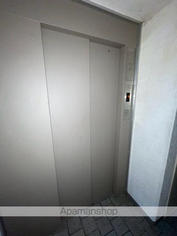 富山地鉄富山市内線 丸の内駅 徒歩3分 6階建 築40年の外観写真