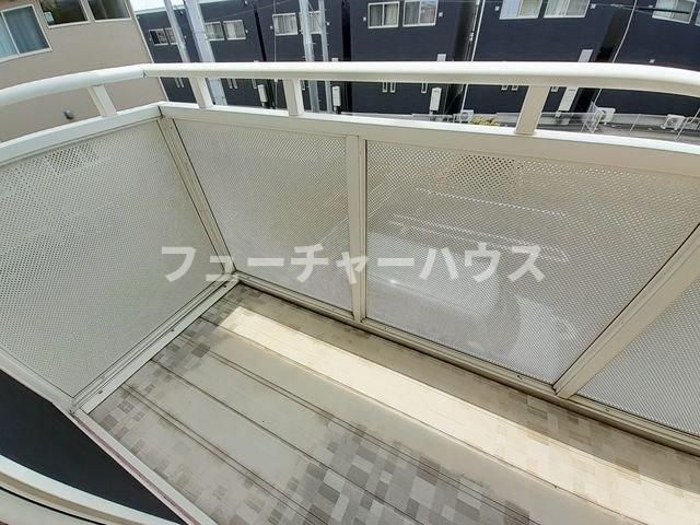 バルコニー　開放的で明るい空間を演出してくれるバルコニーです