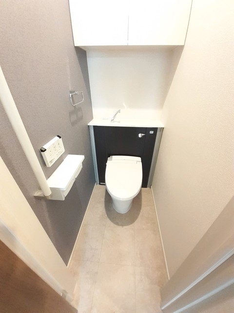 トイレ　※写真は同シリーズ類似物件を含む為現況優先とさせて頂きます