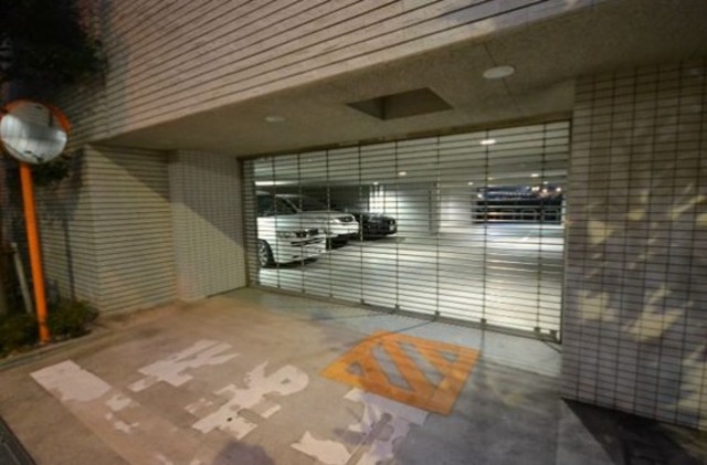ロビー　駐車場