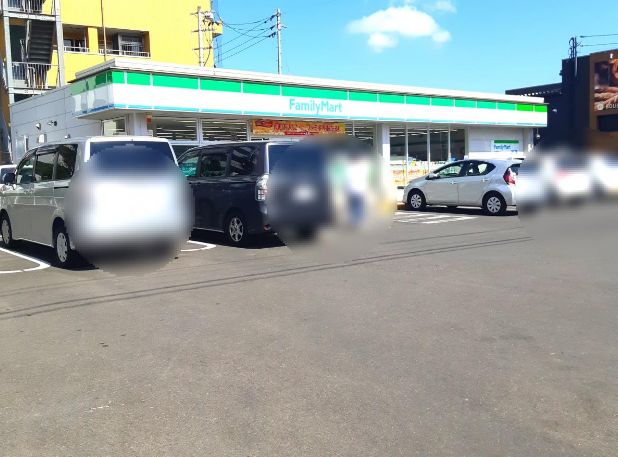 コンビニ　ファミリーマート 高松国際ホテル前店（コンビニ）まで1004m