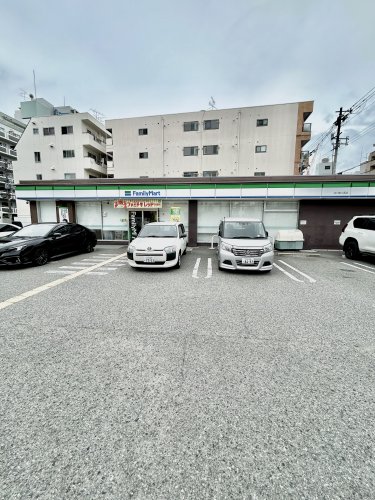 コンビニ　ファミリーマート淀川東三国店（コンビニ）まで432m