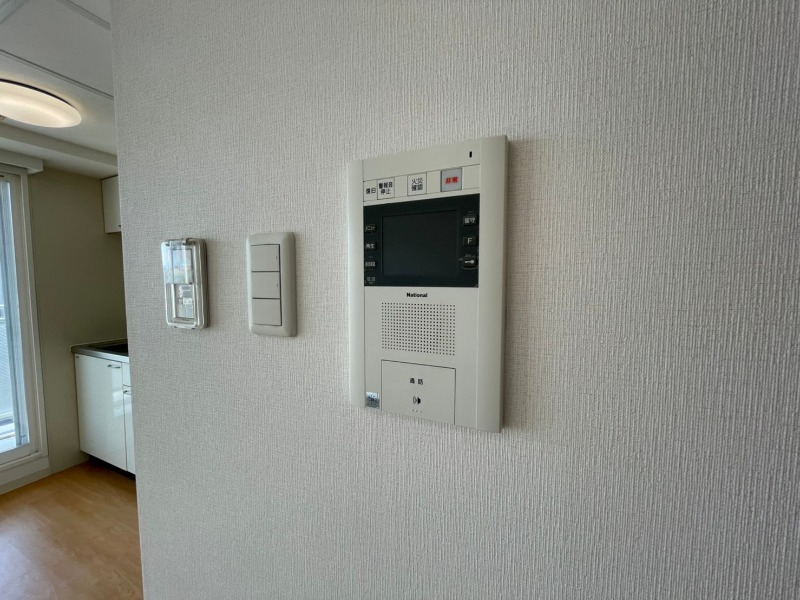 セキュリティ　ＴＶモニター付インターホンです。来客者の顔が見えるので安心！
