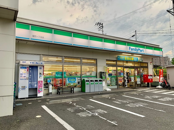 コンビニ　ファミリーマート　堤町一丁目店（コンビニ）まで230m