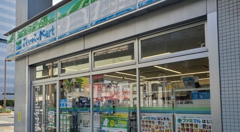 コンビニ　ファミリーマート中央明石町店（コンビニ）まで211m