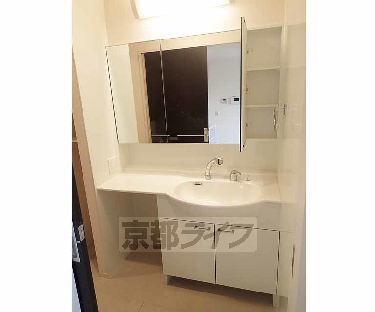 洗面設備　シュアンプードレッサーです。