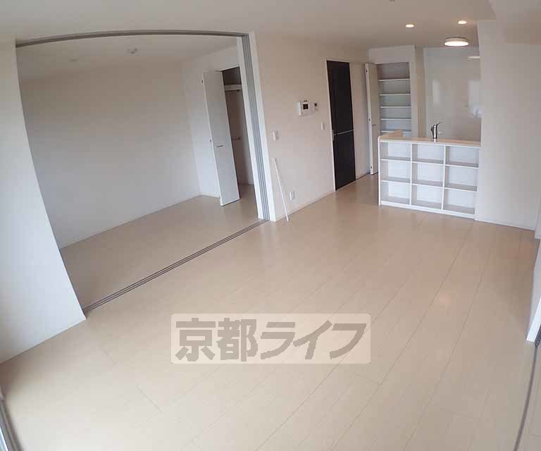 居室・リビング　とても綺麗で広々としたお部屋です。