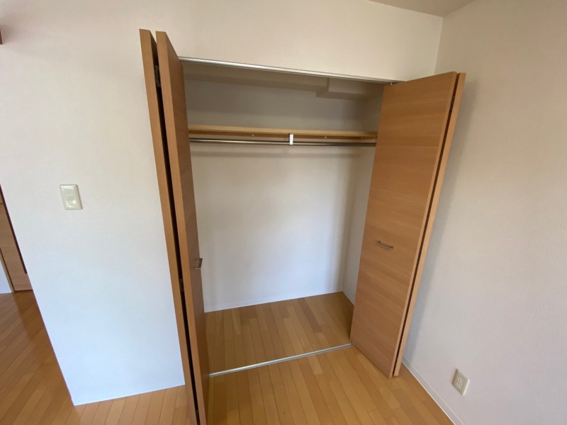 収納　クローゼットは奥行きもあり、荷物が多い方でも安心です。
