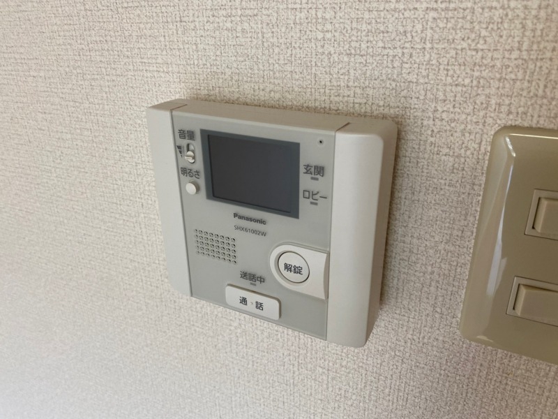 セキュリティ　ＴＶモニター付インターホンです。来客者の顔が見えるので安心！